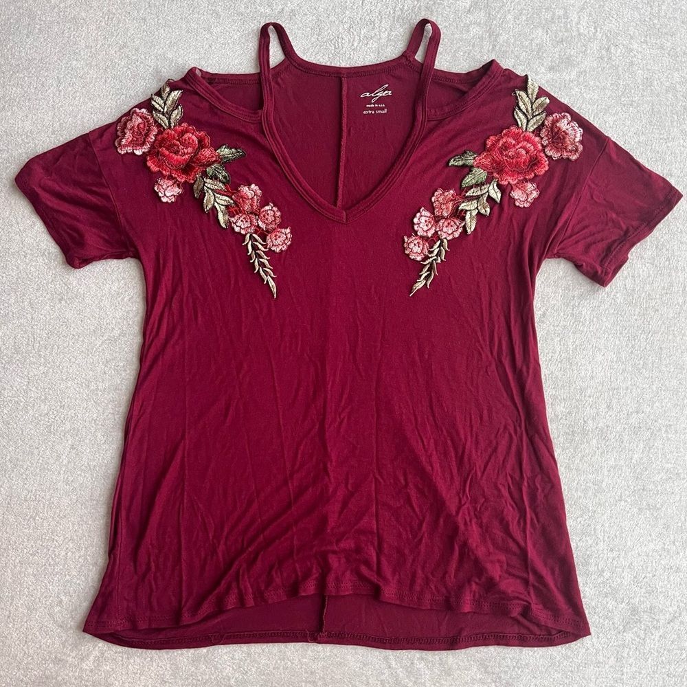 Francesca’s Floral Appliqué Cutout Top